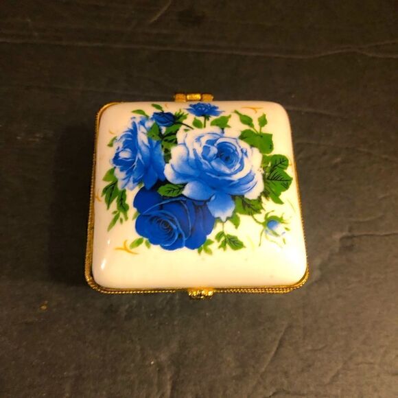 Beautiful Vintage Hand-painted Hinged  Blue Rose Porcelain Trinket Box. - Picture 1 of 7